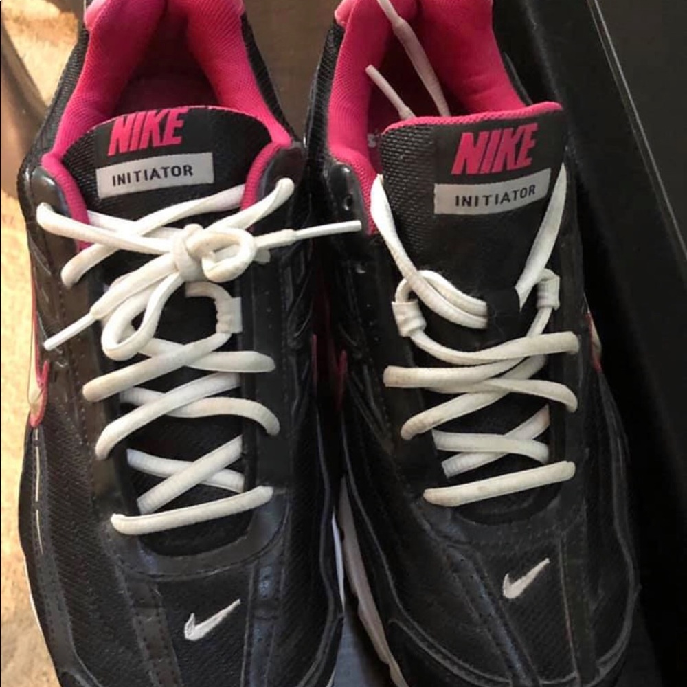 Woman’s Nike Initiator size 9 1/2 wide. NWOB